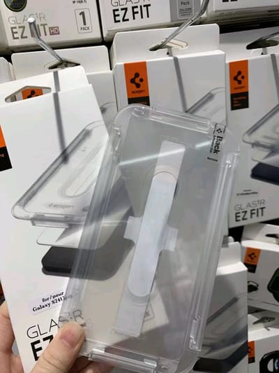 Spigen :- GL AStR (1Pack) Borderless Full Cover Screen Protector Glass_img_2